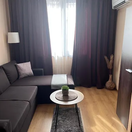 “royal Park And Apartments” 아파트 *